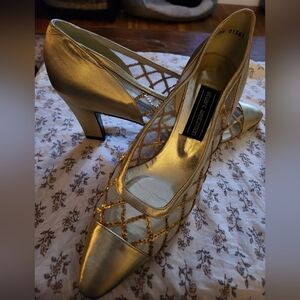 Stuart Weitzman Vintage Metallic Gold Lattice Mesh Pointed Pumps